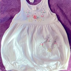 ONE PIECE RHOMPER WITH HANDCRAFTED FLOWER AND HEART GLITTER DESIGN SIZE 24Months